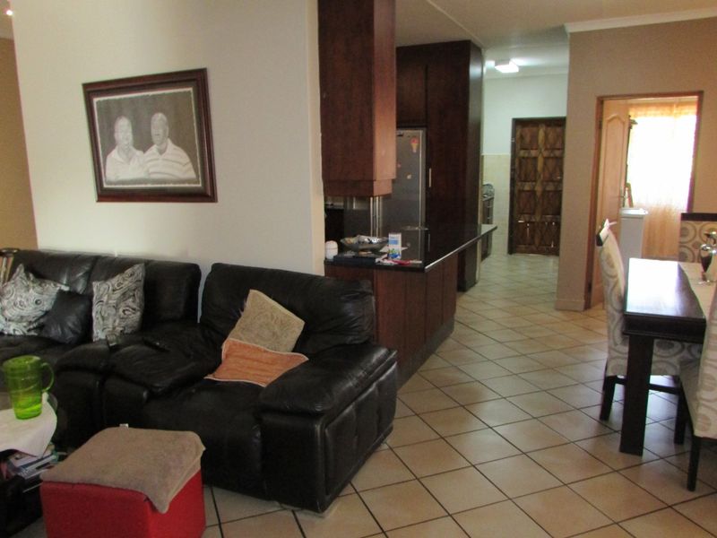 Neat home in Waterkant Estate - Photo 8