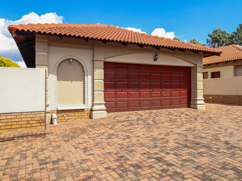 Full Title Townhouse! - Photo 2