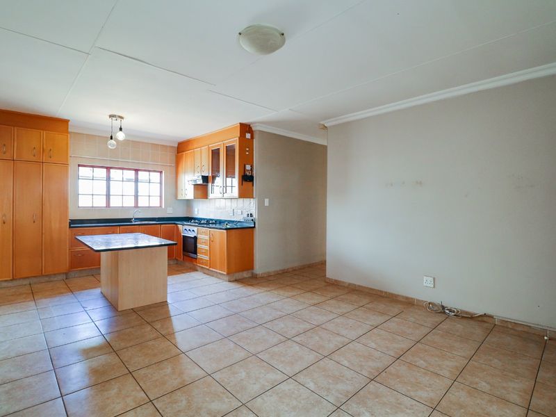 Full Title Townhouse! - Photo 4