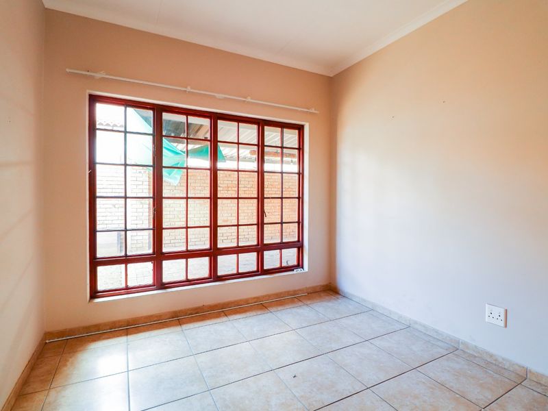 Full Title Townhouse! - Photo 8