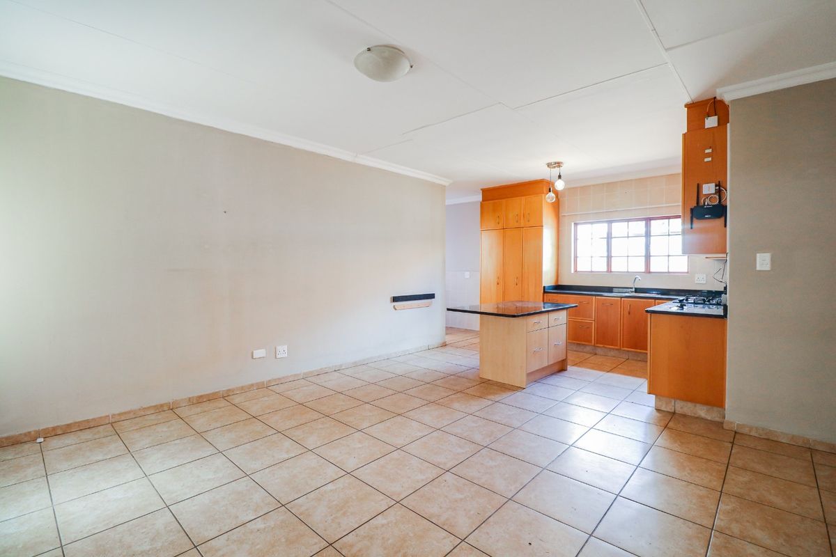 Full Title Townhouse! - Photo 5