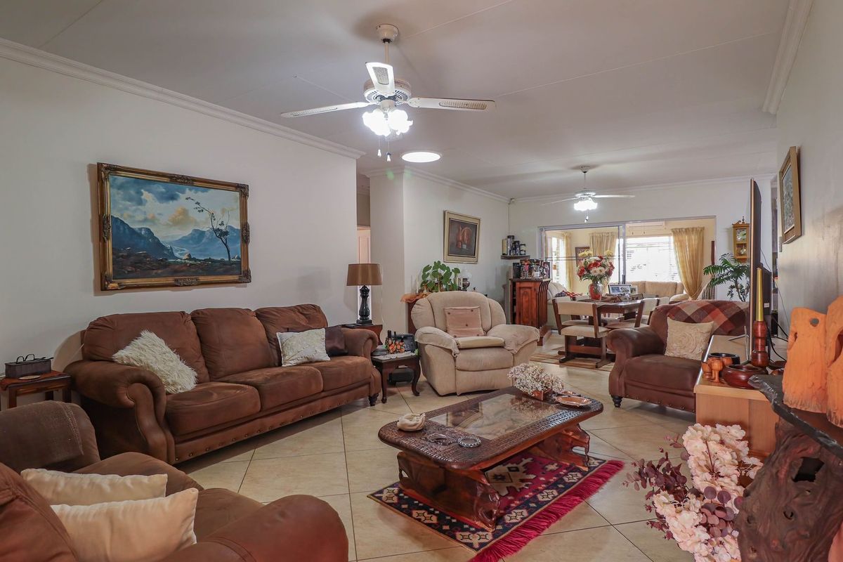 FULL TITLE – 3 BEDROOM TOWNHOUSE IN SECURE COMPLEX - Photo 3