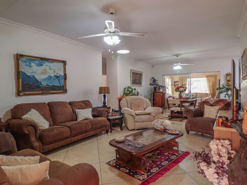 FULL TITLE – 3 BEDROOM TOWNHOUSE IN SECURE COMPLEX - Photo 3