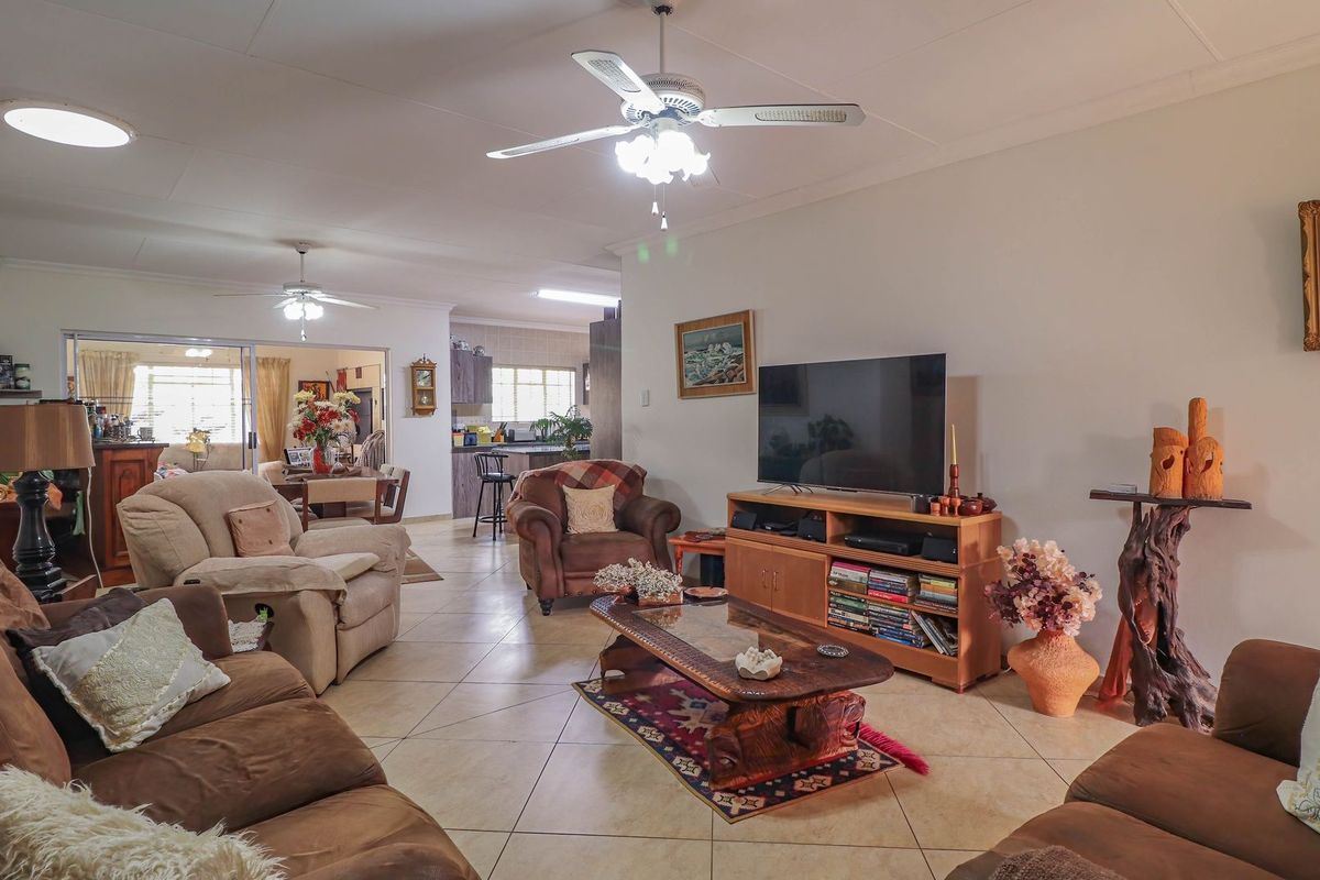 FULL TITLE – 3 BEDROOM TOWNHOUSE IN SECURE COMPLEX - Photo 4