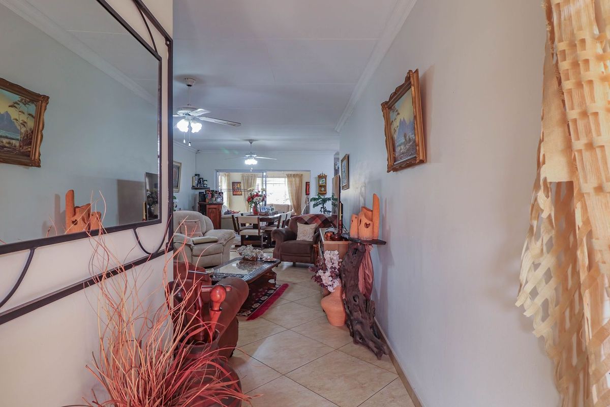 FULL TITLE – 3 BEDROOM TOWNHOUSE IN SECURE COMPLEX - Photo 2