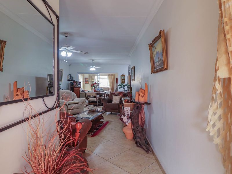 FULL TITLE – 3 BEDROOM TOWNHOUSE IN SECURE COMPLEX - Photo 2