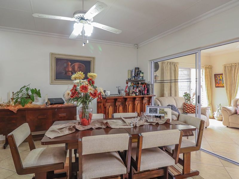 FULL TITLE – 3 BEDROOM TOWNHOUSE IN SECURE COMPLEX - Photo 9