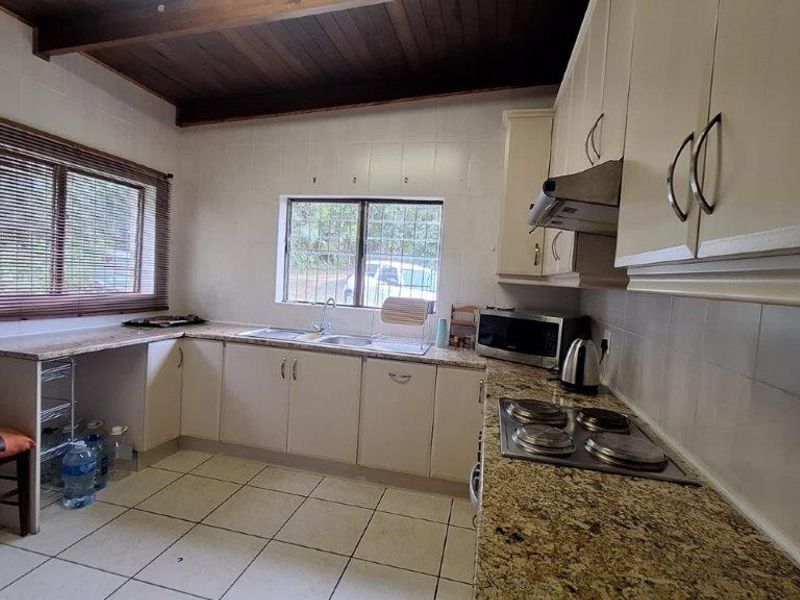 3 Bedroom Home On 4894 m2 ERF! - Photo 9