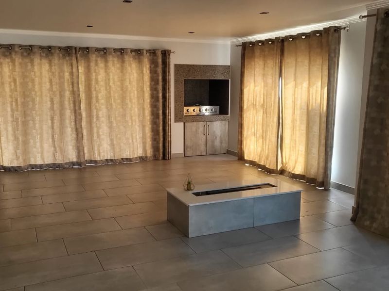 Stunning 3-Bed Home in Cradle Ridge Estate - Photo 3