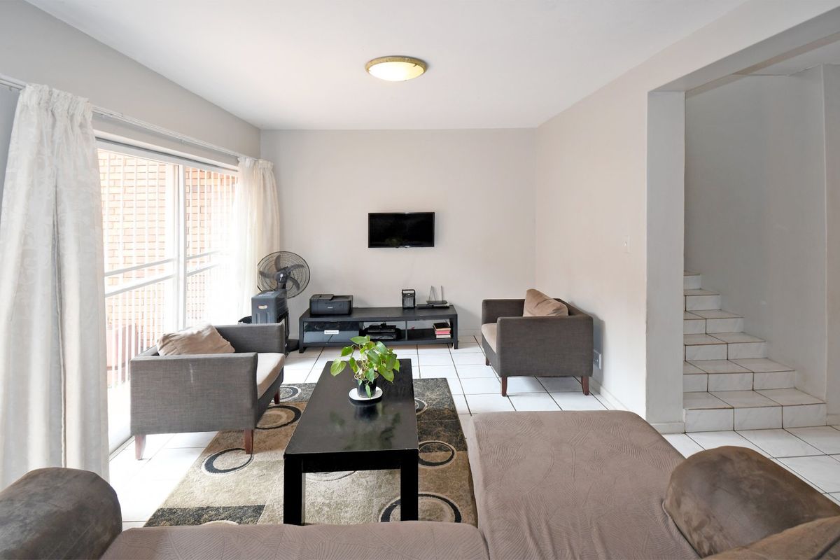 Spacious, Very Neat, Small Low Maintenance Garden! - Photo 5