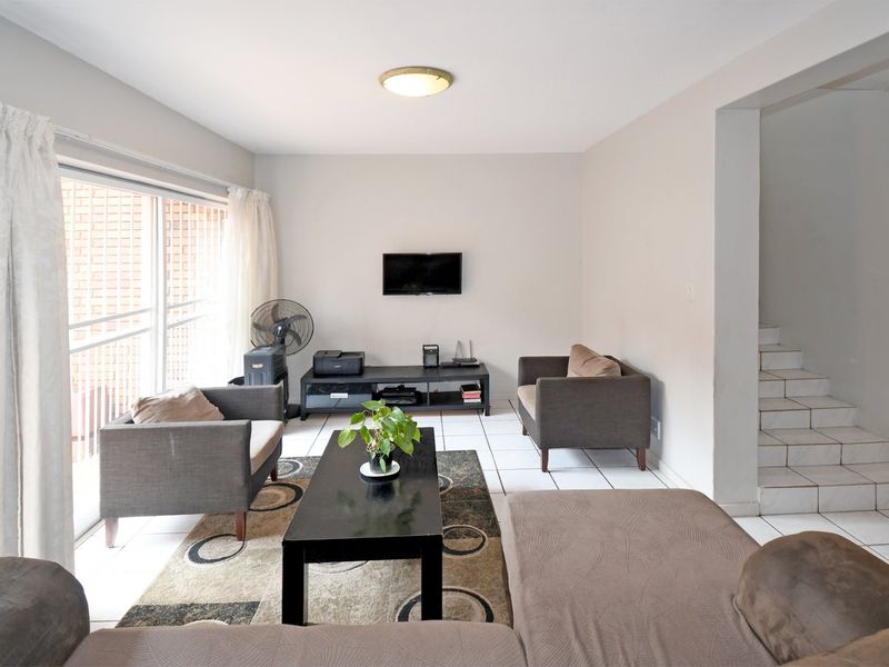 Spacious, Very Neat, Small Low Maintenance Garden! - Photo 5