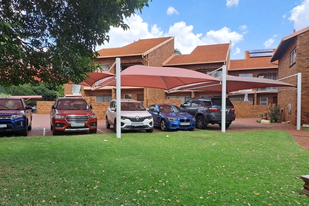 Spacious, Very Neat, Small Low Maintenance Garden! - Photo 2