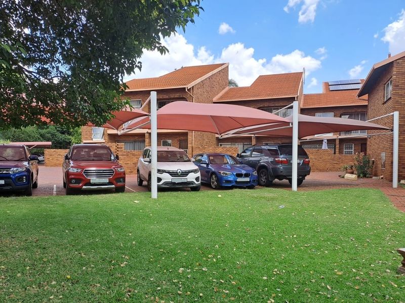 Spacious, Very Neat, Small Low Maintenance Garden! - Photo 2