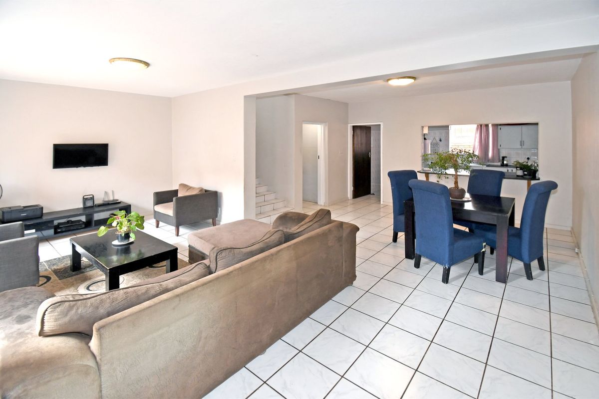 Spacious, Very Neat, Small Low Maintenance Garden! - Photo 4