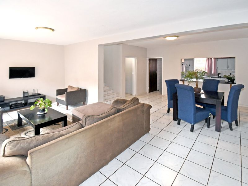 Spacious, Very Neat, Small Low Maintenance Garden! - Photo 4