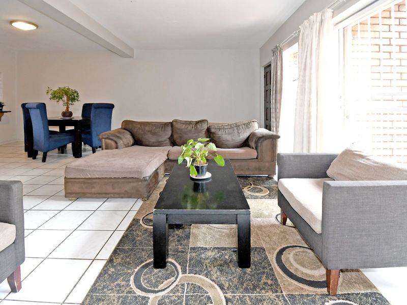 Spacious, Very Neat, Small Low Maintenance Garden! - Photo 10