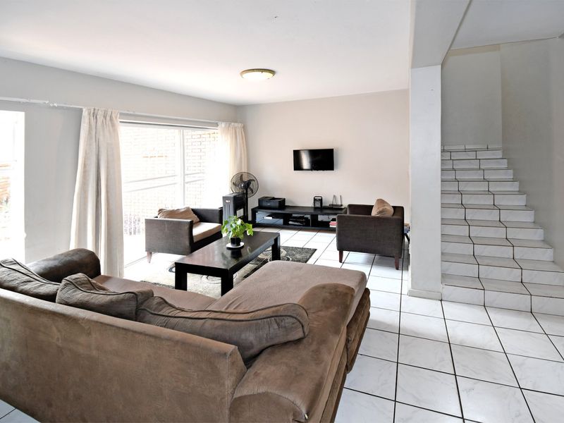 Spacious, Very Neat, Small Low Maintenance Garden! - Photo 6