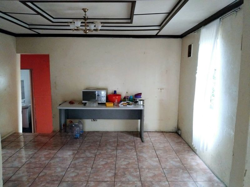 3 Bedrooms Conner  House For Sale - Photo 4