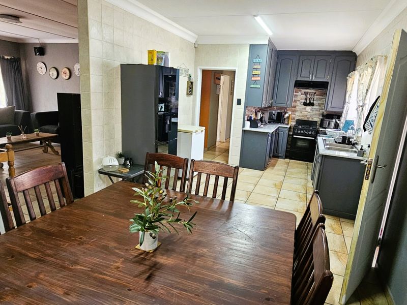 Situated in the heart of sought-after Risiville - Photo 6