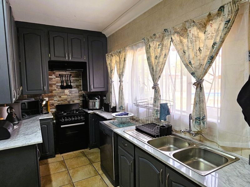 Situated in the heart of sought-after Risiville - Photo 4