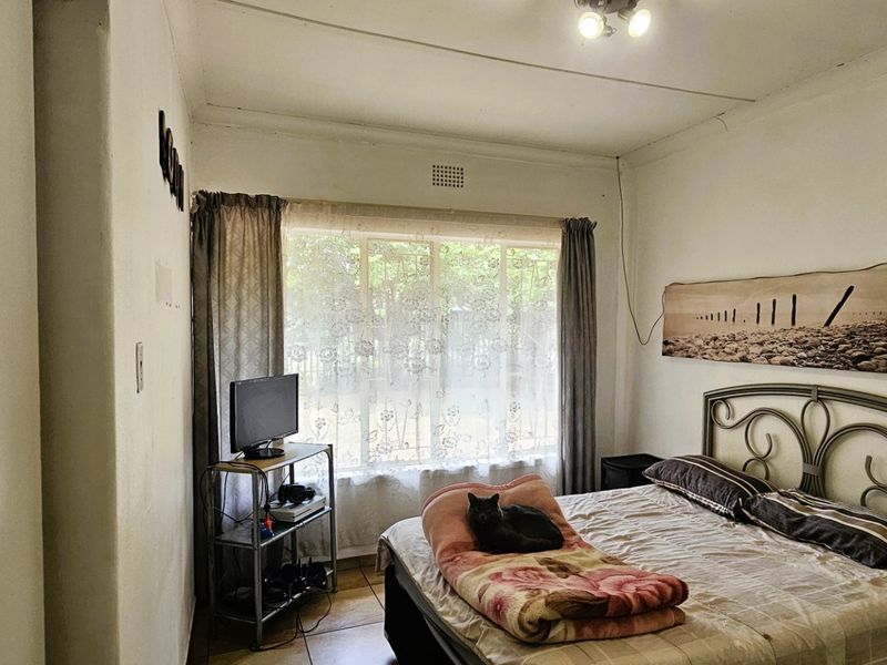 Situated in the heart of sought-after Risiville - Photo 10