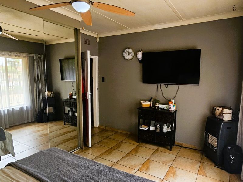 Situated in the heart of sought-after Risiville - Photo 9