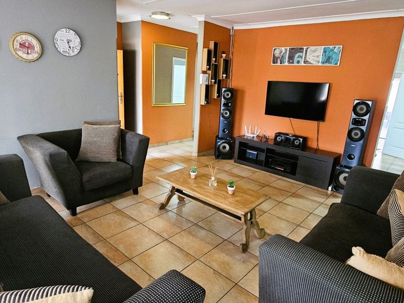 Situated in the heart of sought-after Risiville - Photo 2