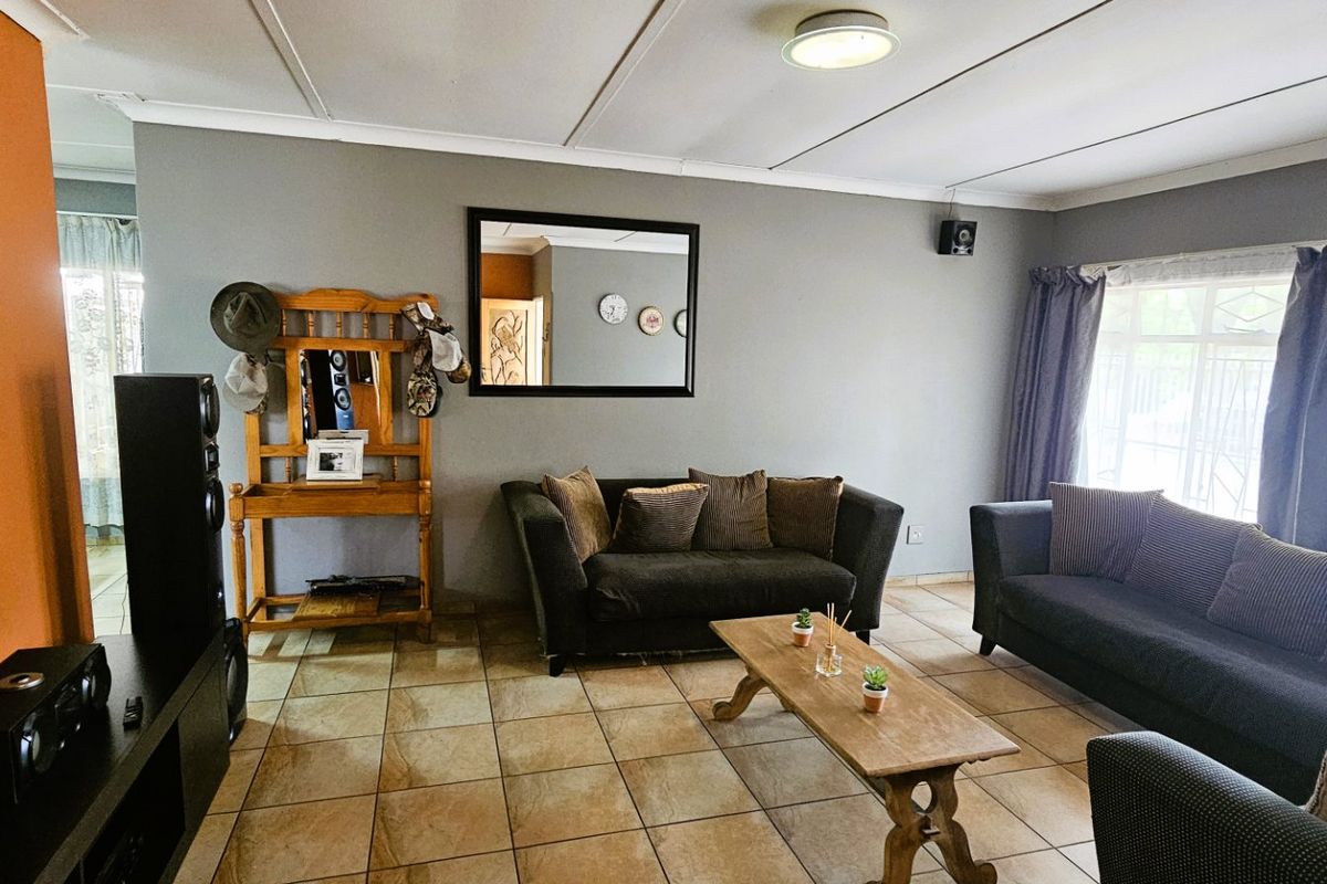 Situated in the heart of sought-after Risiville - Photo 3