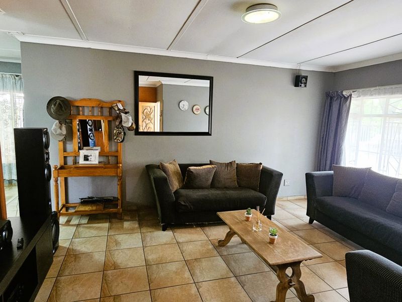 Situated in the heart of sought-after Risiville - Photo 3