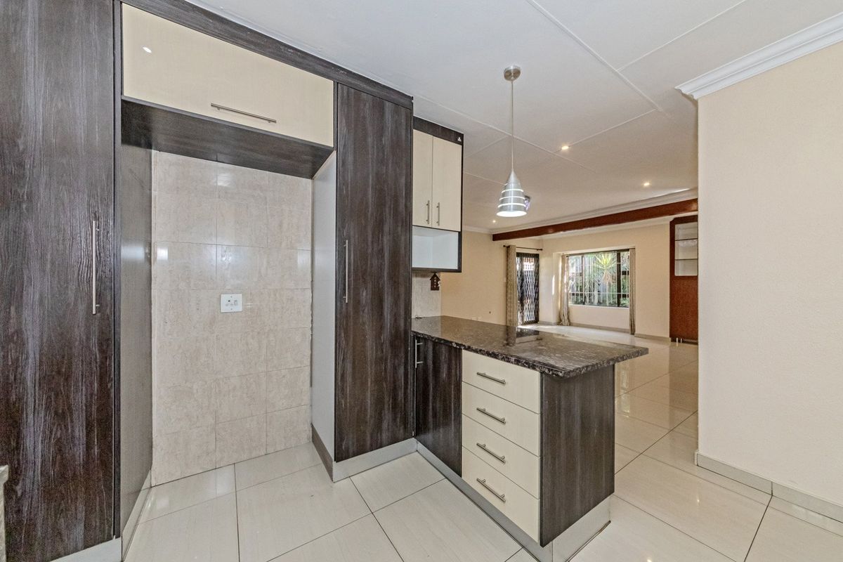 Modern 4-Bed Home in Secure Estate - Photo 4