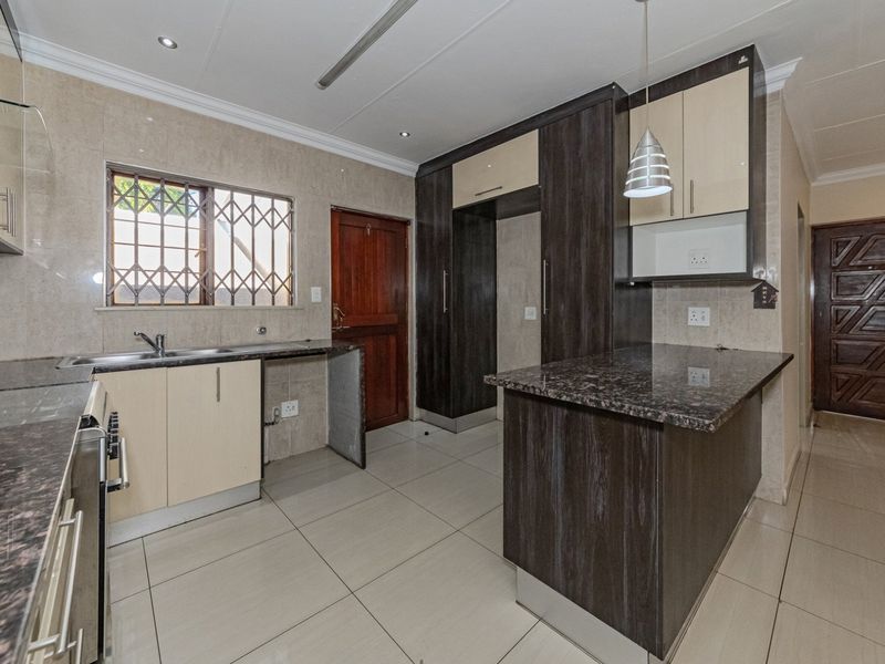 Modern 4-Bed Home in Secure Estate - Photo 2