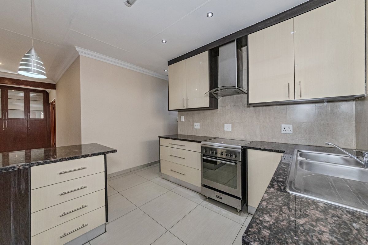 Modern 4-Bed Home in Secure Estate - Photo 3