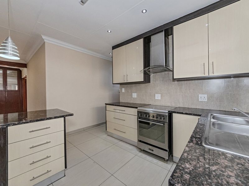 Modern 4-Bed Home in Secure Estate - Photo 3