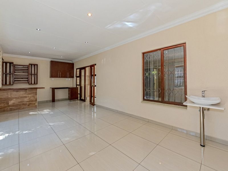 Modern 4-Bed Home in Secure Estate - Photo 8