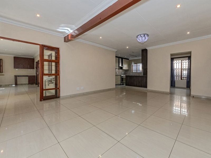 Modern 4-Bed Home in Secure Estate - Photo 6