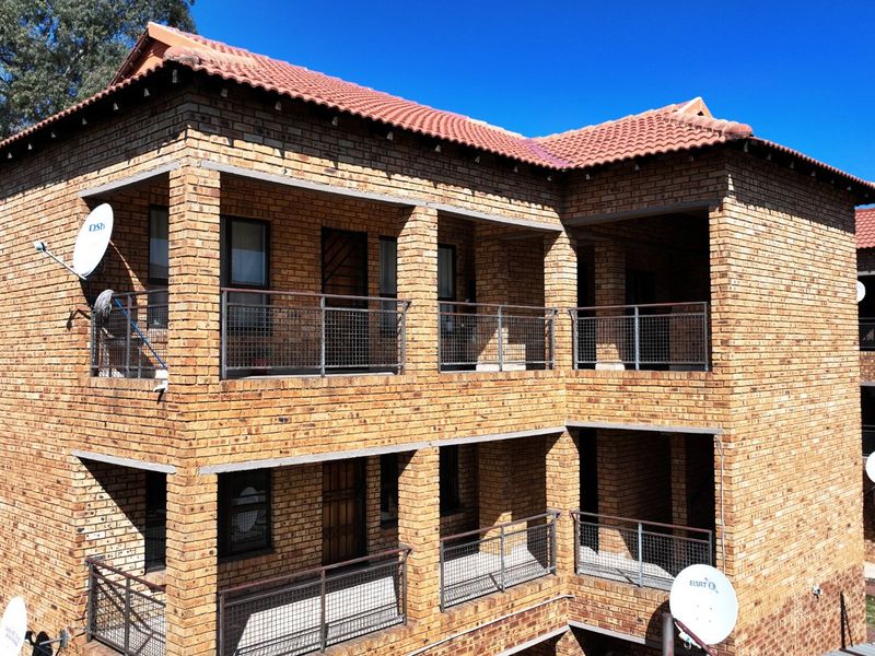 2Bedroom Flat for Sale in Klippoortjie - Photo 3