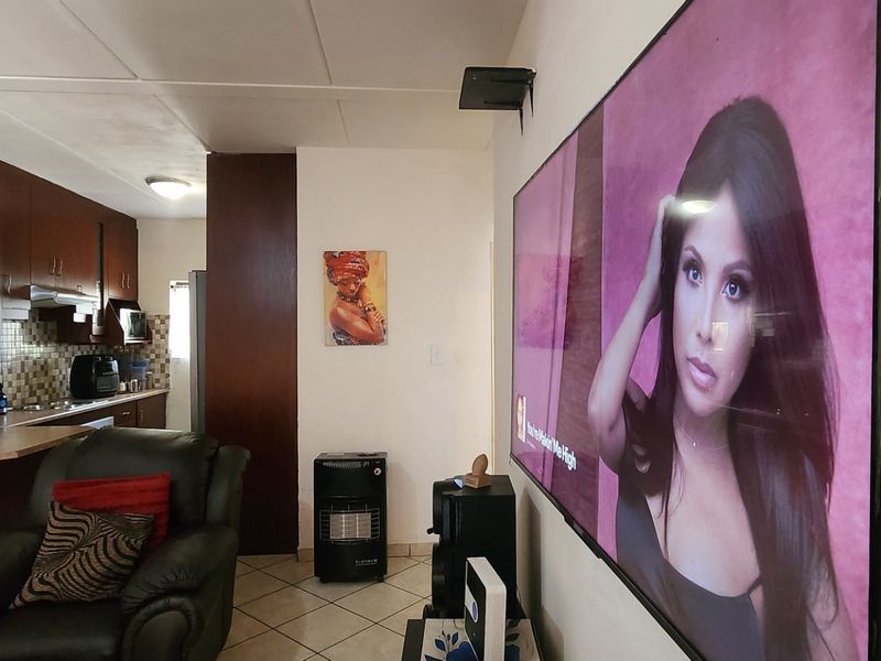 2Bedroom Flat for Sale in Klippoortjie - Photo 10