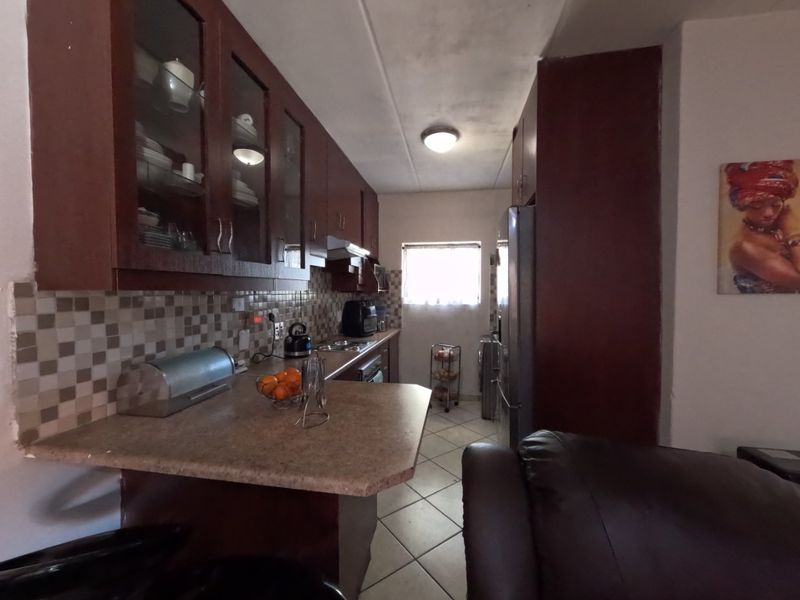 2Bedroom Flat for Sale in Klippoortjie - Photo 8