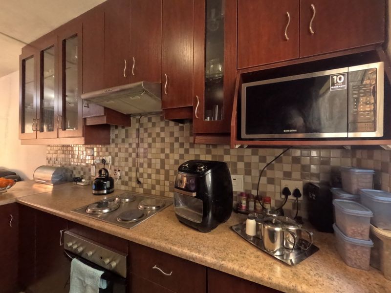 2Bedroom Flat for Sale in Klippoortjie - Photo 7