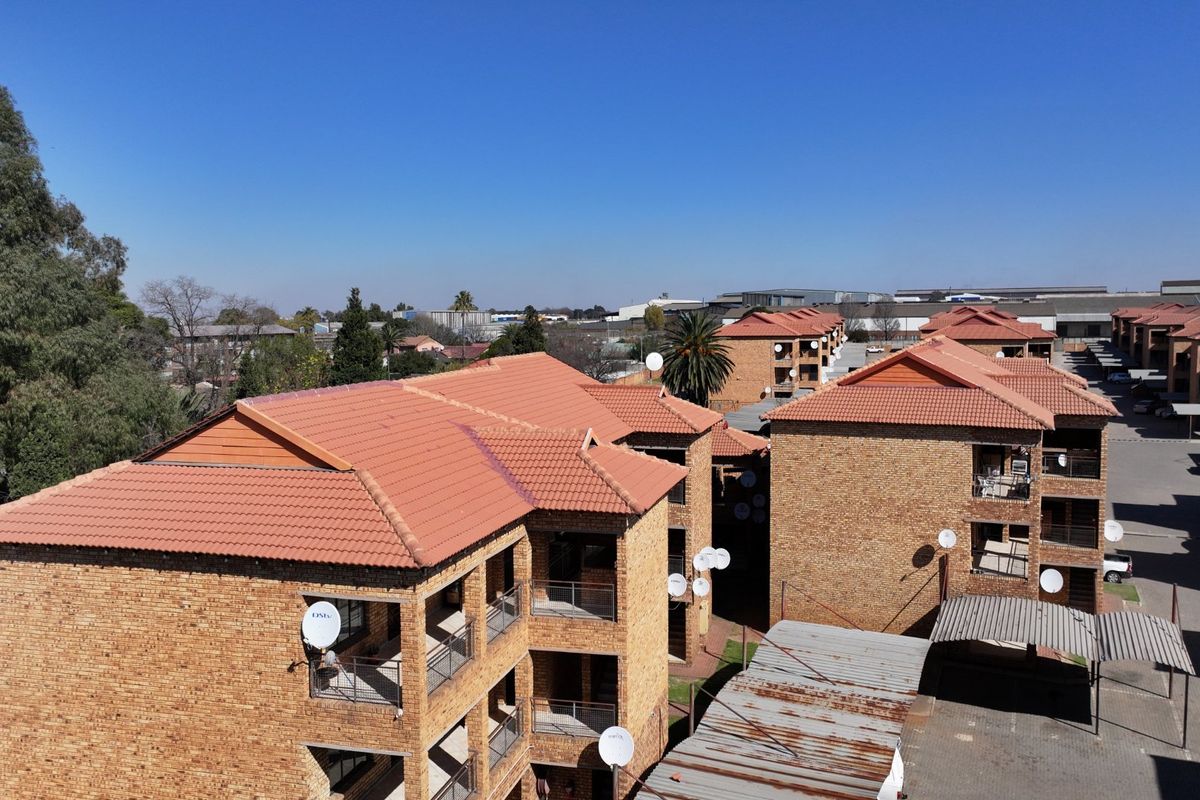 2Bedroom Flat for Sale in Klippoortjie - Photo 5