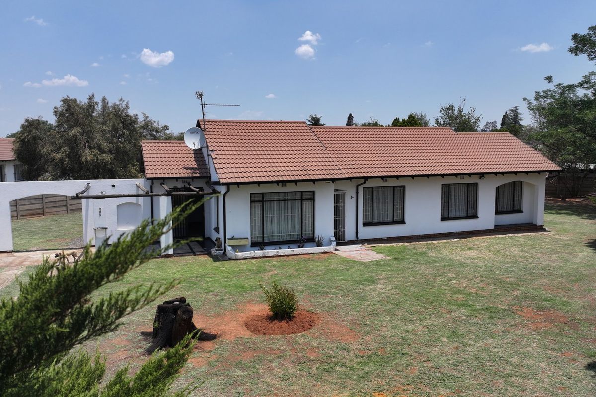 Spacious 3Bedroom House for Sale in Klipwater - Photo 5