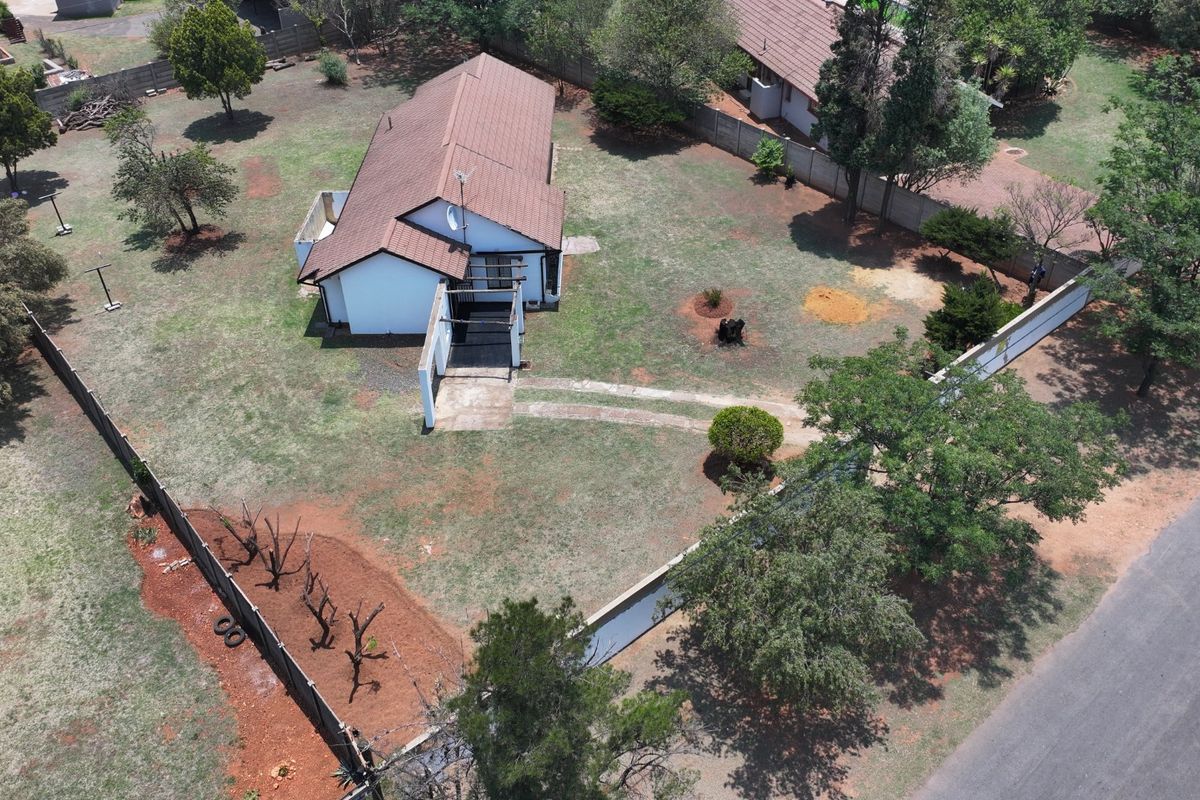 Spacious 3Bedroom House for Sale in Klipwater - Photo 2