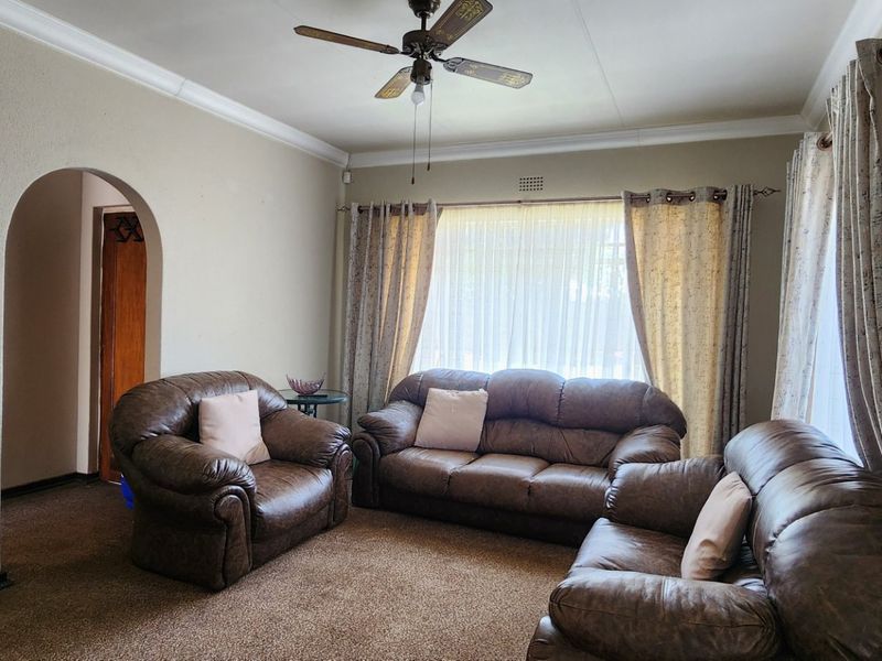 Spacious 3Bedroom House for Sale in Klipwater - Photo 9