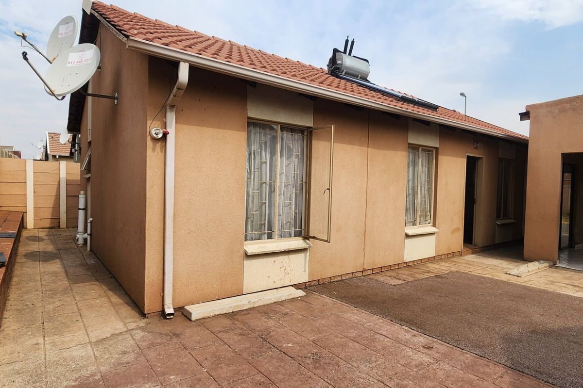 Spacious 3Bedroom House for Sale in Sky City - Photo 4