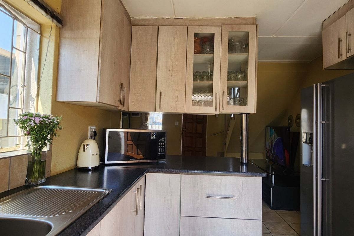 Spacious 3Bedroom House for Sale in Leopards Rest Security Estate - Photo 4