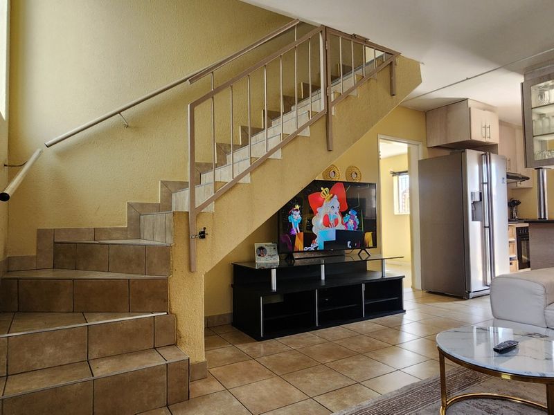 Spacious 3Bedroom House for Sale in Leopards Rest Security Estate - Photo 9
