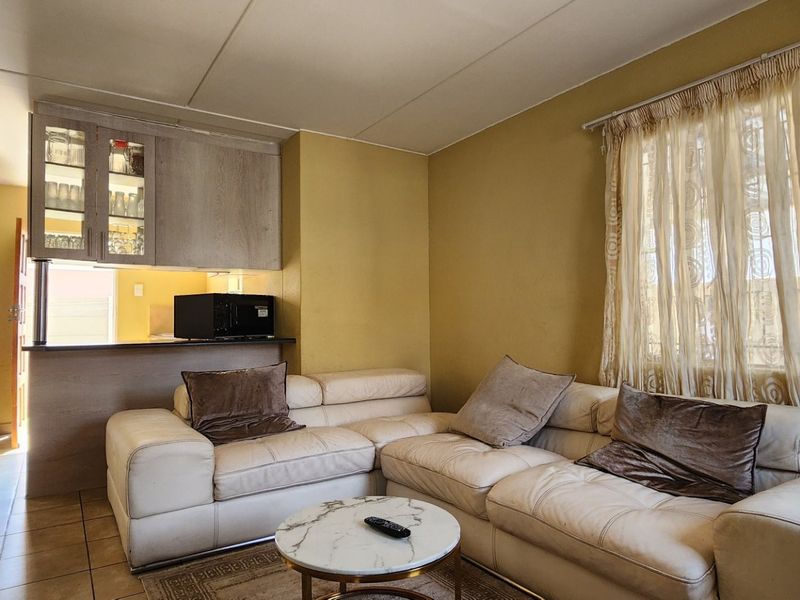 Spacious 3Bedroom House for Sale in Leopards Rest Security Estate - Photo 8