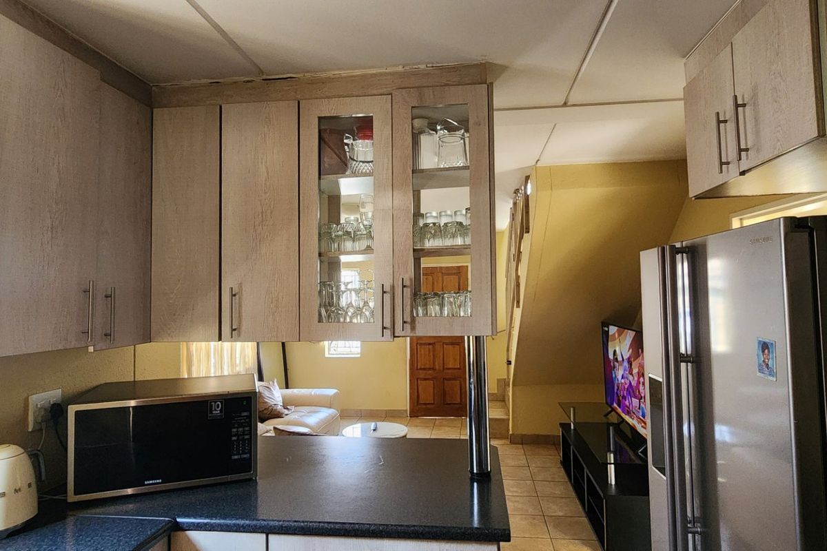 Spacious 3Bedroom House for Sale in Leopards Rest Security Estate - Photo 3