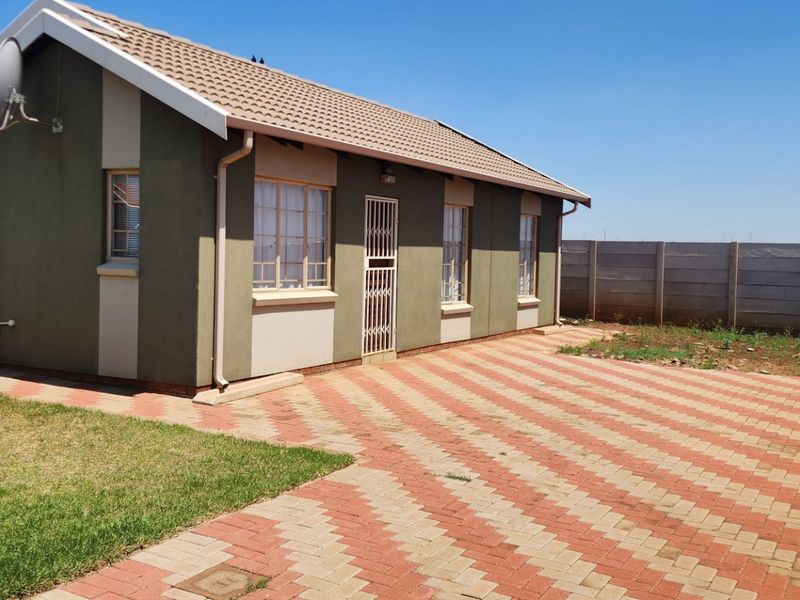 Stunning 3Bedroom House for Sale in Sky City - Photo 5