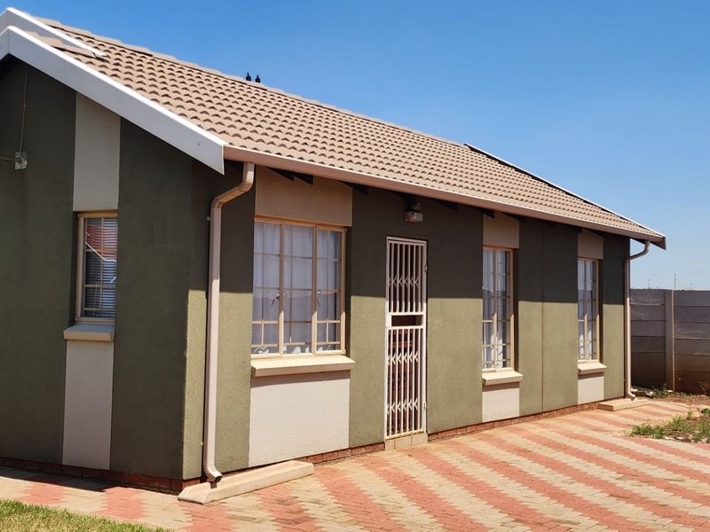 Stunning 3Bedroom House for Sale in Sky City - Photo 6